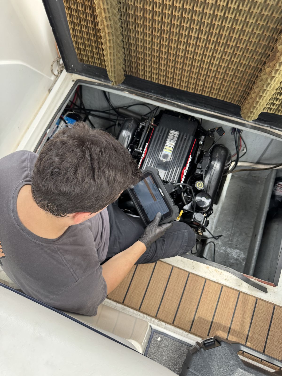 Diagnóstico por scanner marino en un motor náutico
