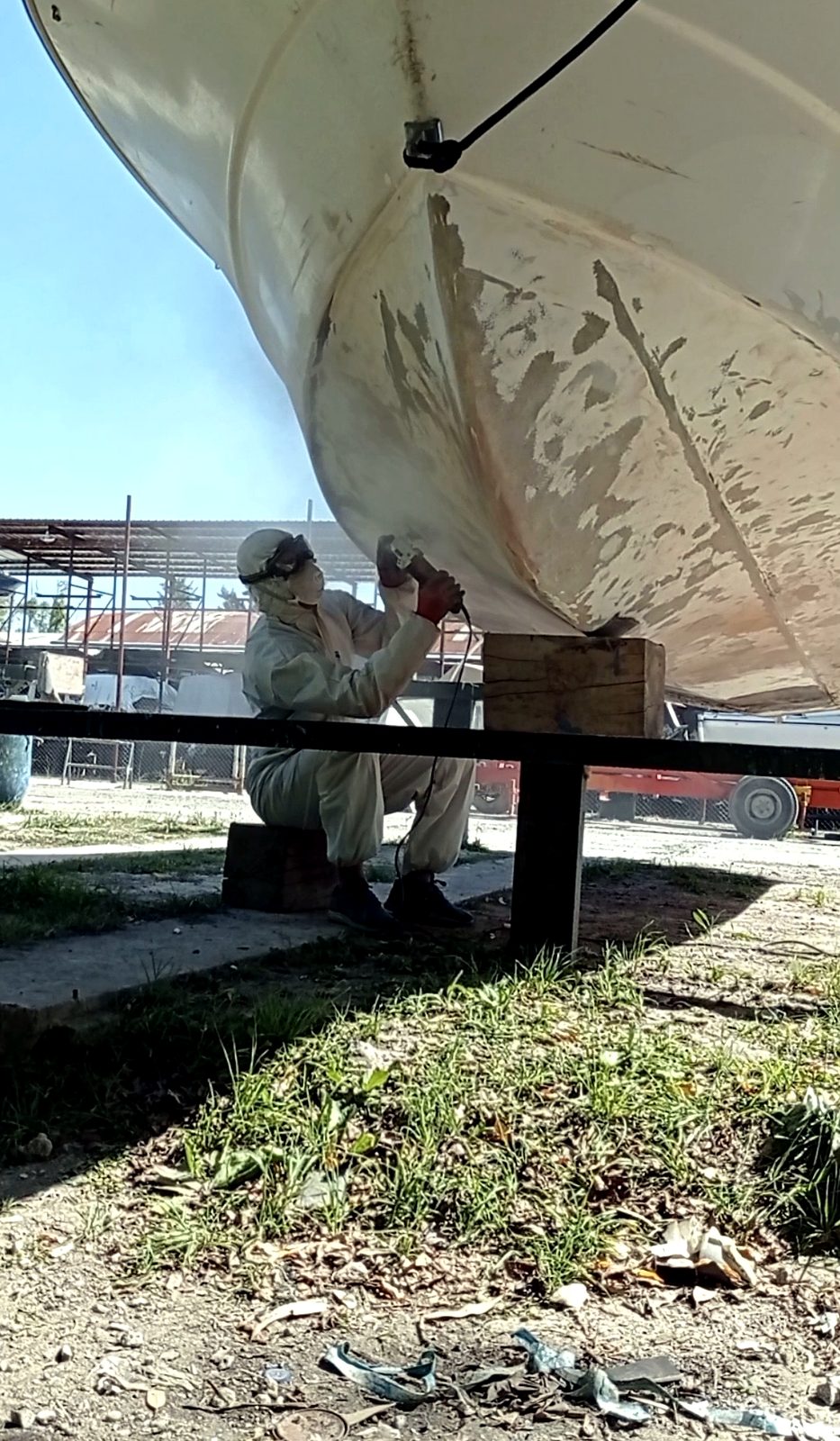 Lijado del casco antes de pintar
